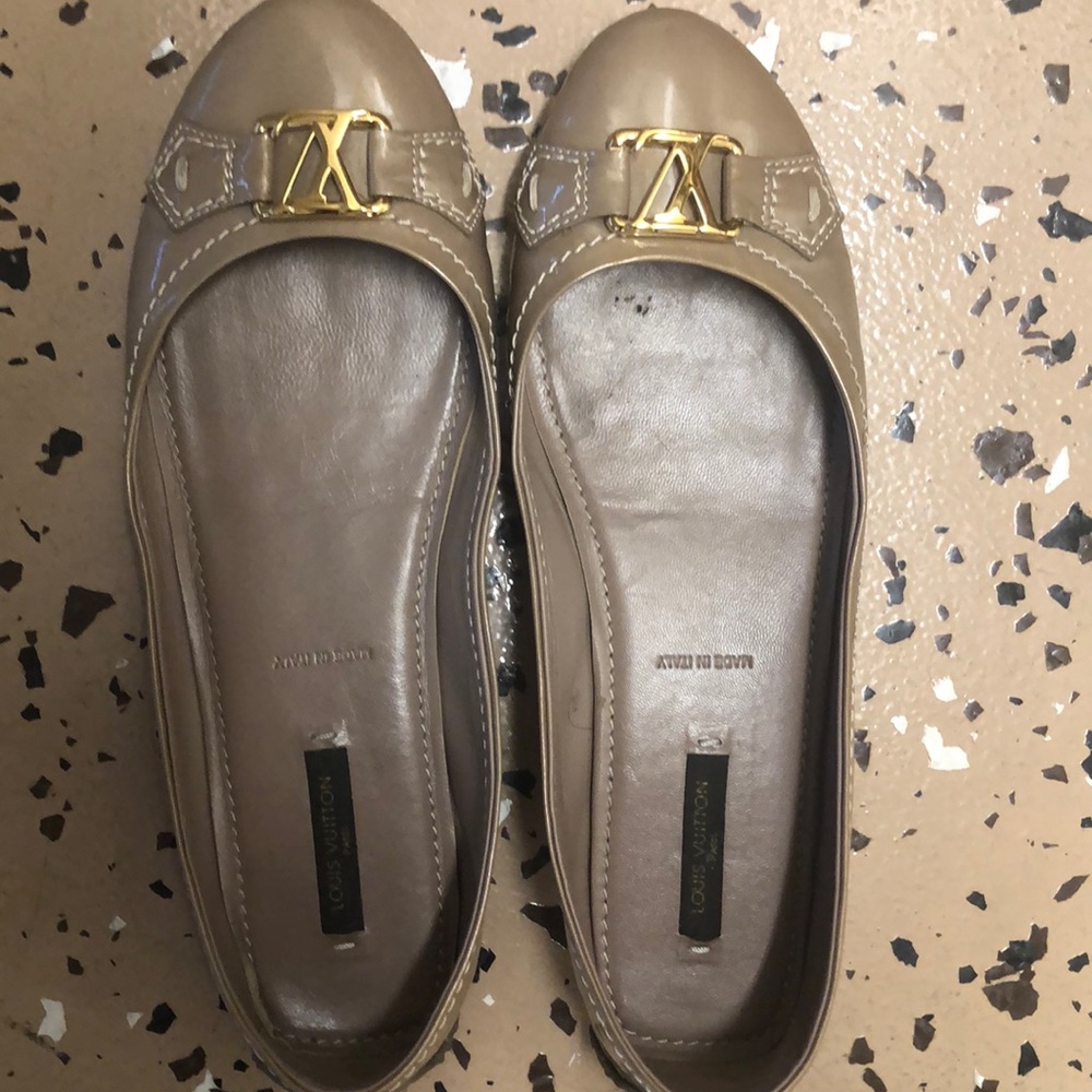 Louis Vuitton nude ballet flats